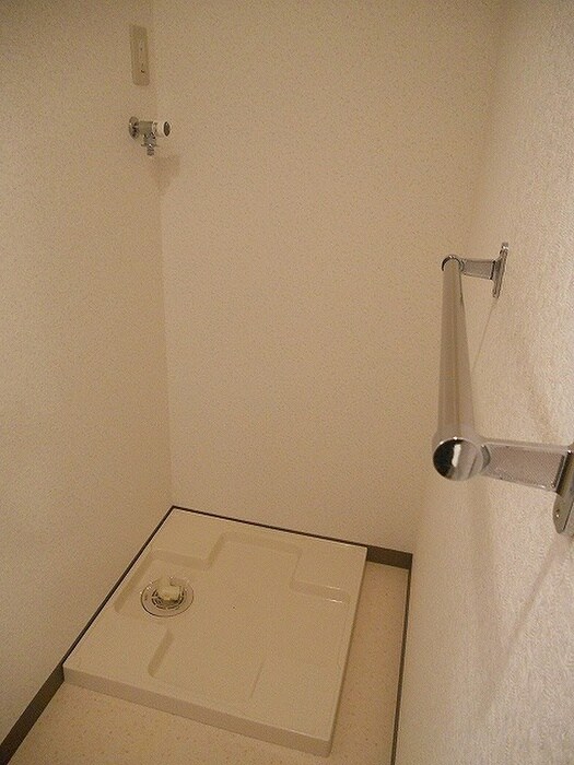 物件内観写真14　(洗濯機置場)