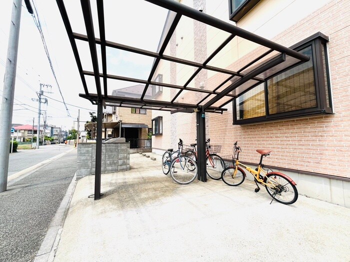 物件外観写真4　(駐輪場)
