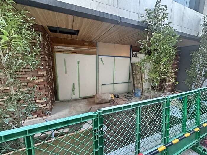 物件外観写真2　(エントランス部分)