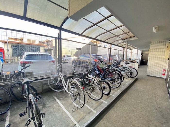 物件外観写真2　(駐輪場)