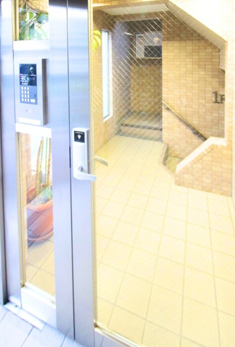 物件外観写真3　(エントランス部分)