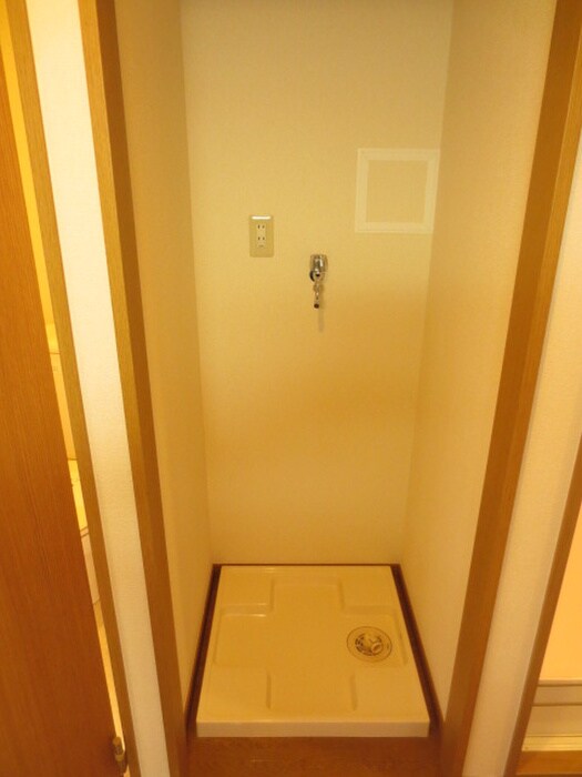 物件内観写真10　(洗濯機置場)