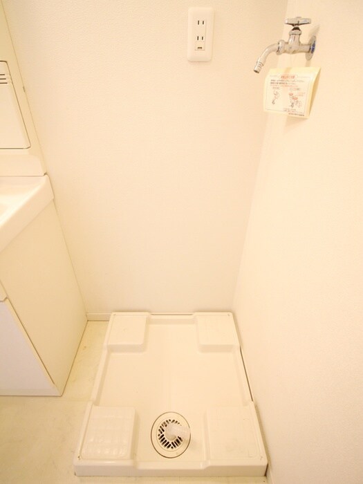 物件内観写真12　(洗濯機置場)