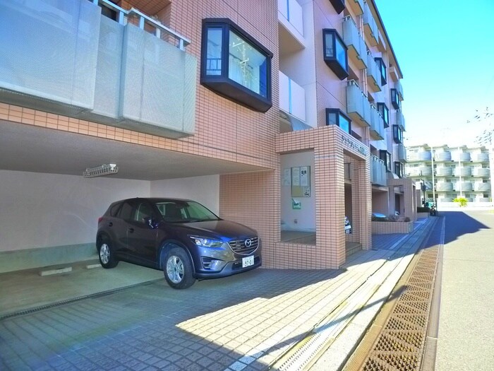 物件外観写真4　(駐車場)