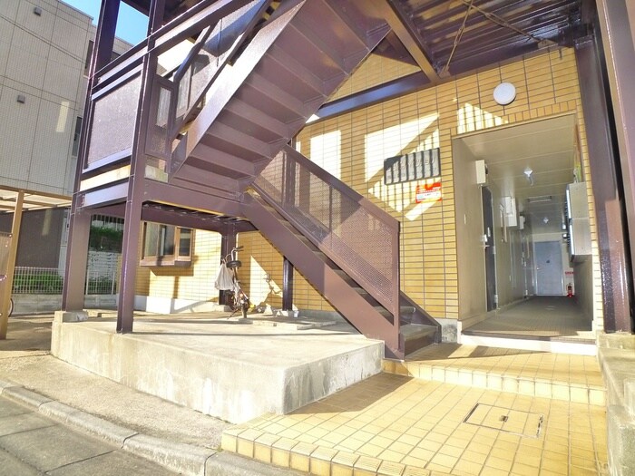 物件外観写真3　(エントランス部分)