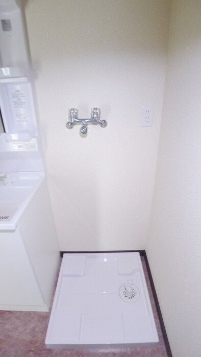 物件内観写真17　(洗濯機置場)