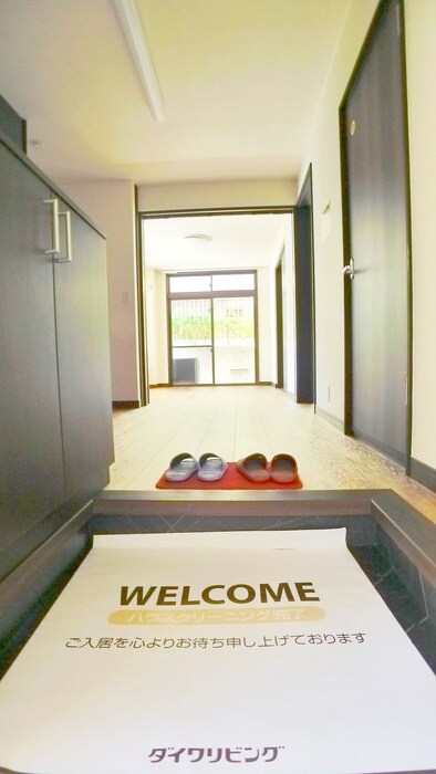 物件内観写真18　(玄関)