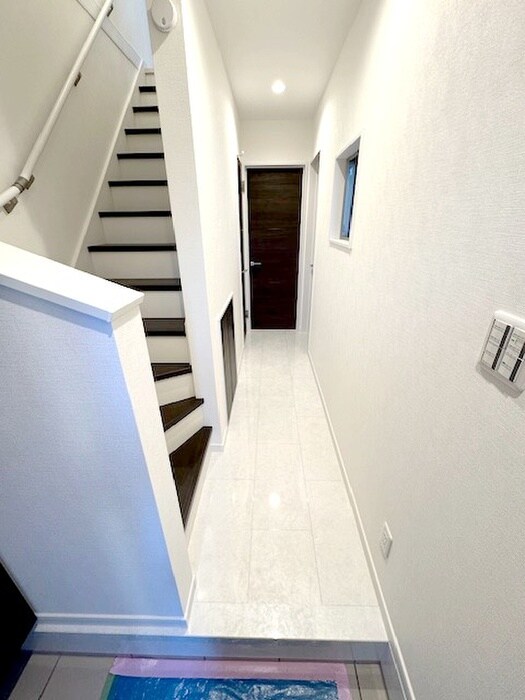 物件内観写真15　(玄関)