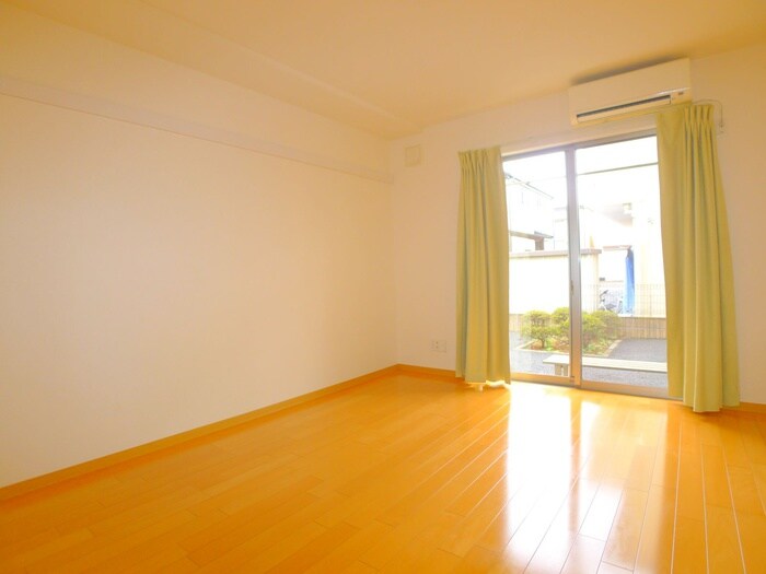 物件内観写真10　(室内からの展望)