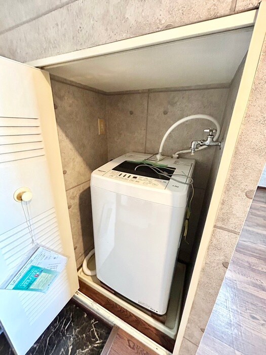 物件内観写真15　(洗濯機置場)