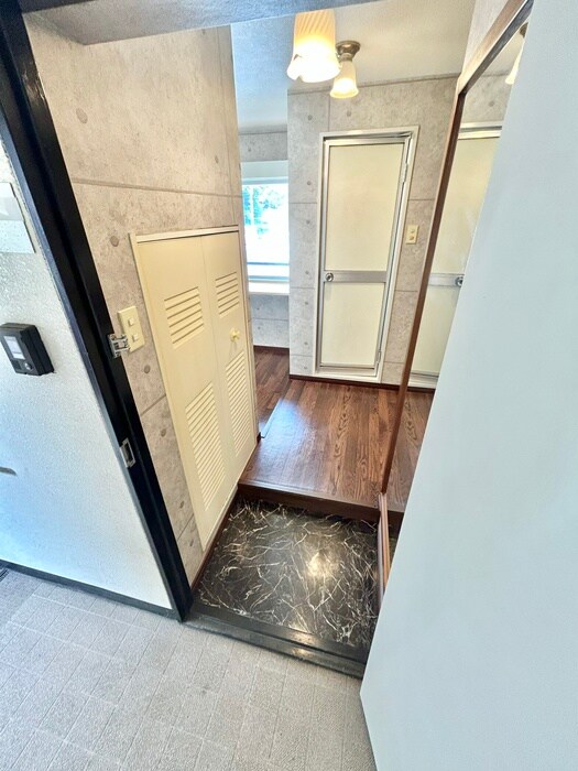 物件内観写真19　(玄関)