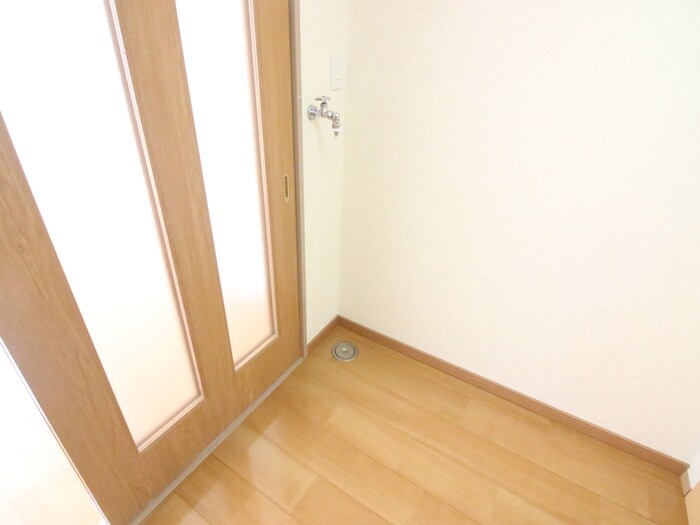 物件内観写真18　(洗濯機置場)