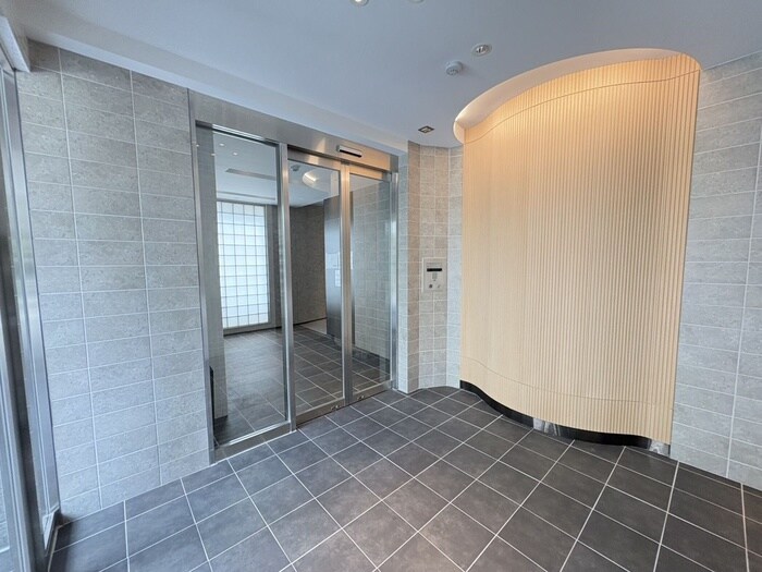 物件外観写真5　(エントランス部分)