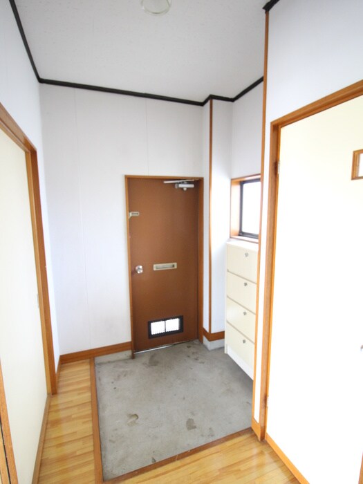 物件内観写真18　(玄関)