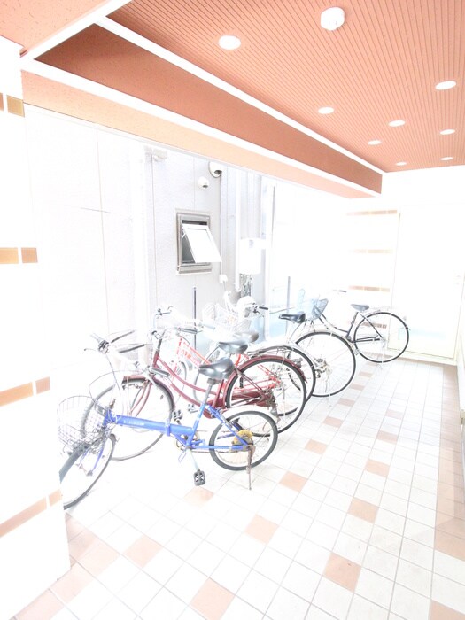 物件外観写真5　(駐輪場)