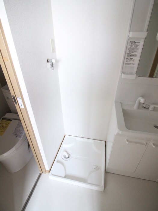 物件内観写真15　(洗濯機置場)