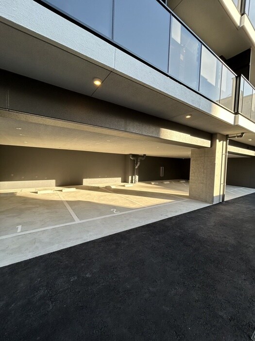 物件外観写真4　(駐車場)