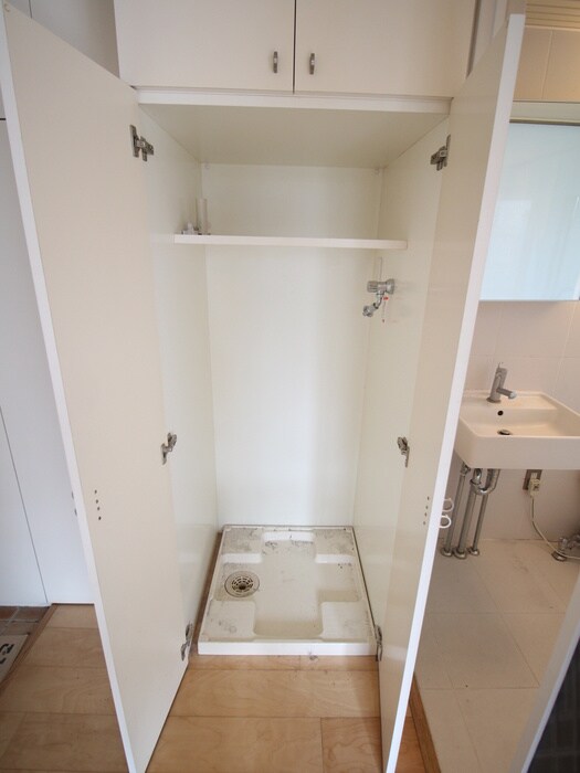 物件内観写真12　(洗濯機置場)