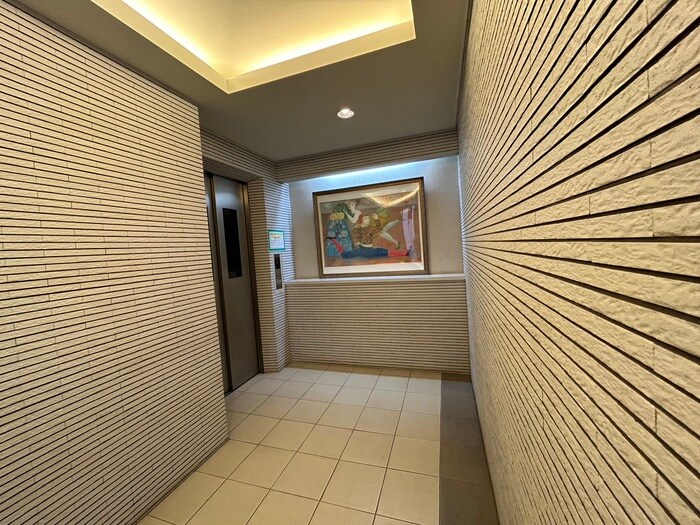 物件外観写真5　(エントランス部分)