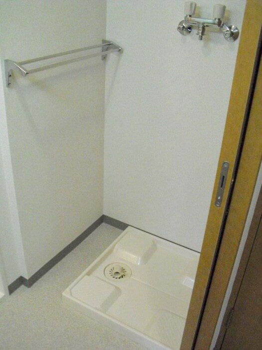 物件内観写真17　(洗濯機置場)