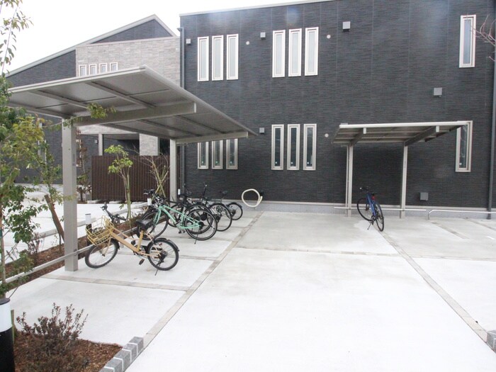 物件外観写真4　(駐輪場)