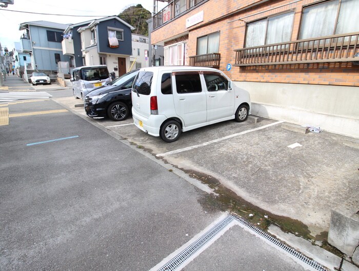 物件外観写真6　(駐車場)