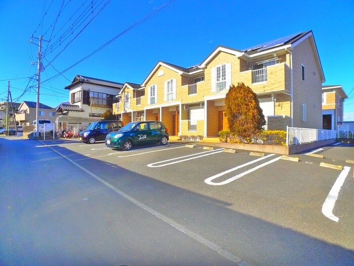 物件外観写真2　(駐車場)