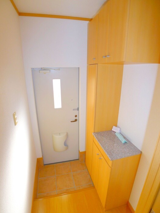 物件内観写真16　(玄関)