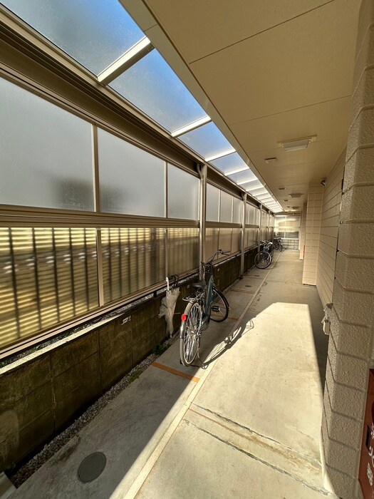 物件外観写真4　(駐輪場)