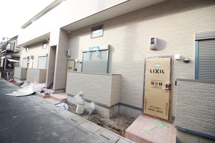 物件外観写真3　(エントランス部分)