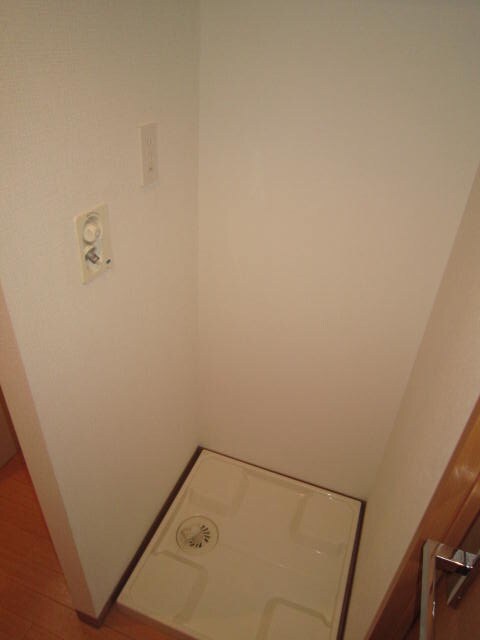 物件内観写真14　(洗濯機置場)