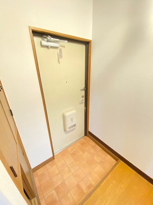 物件内観写真7　(玄関)