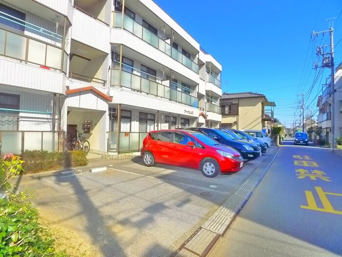 物件外観写真3　(駐車場)