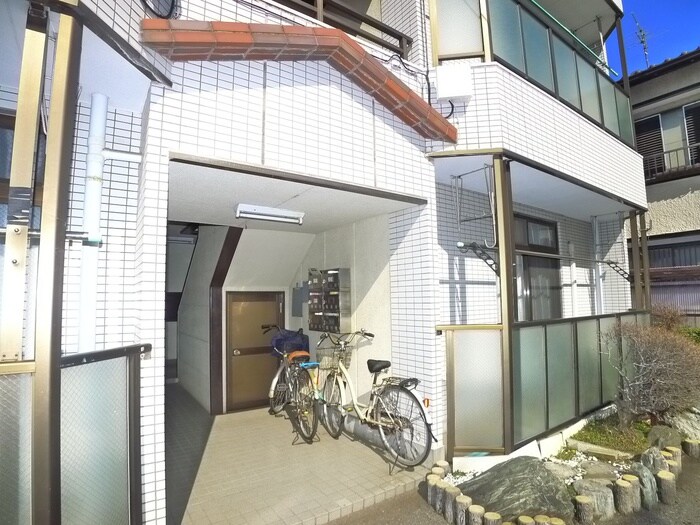 物件外観写真5　(エントランス部分)