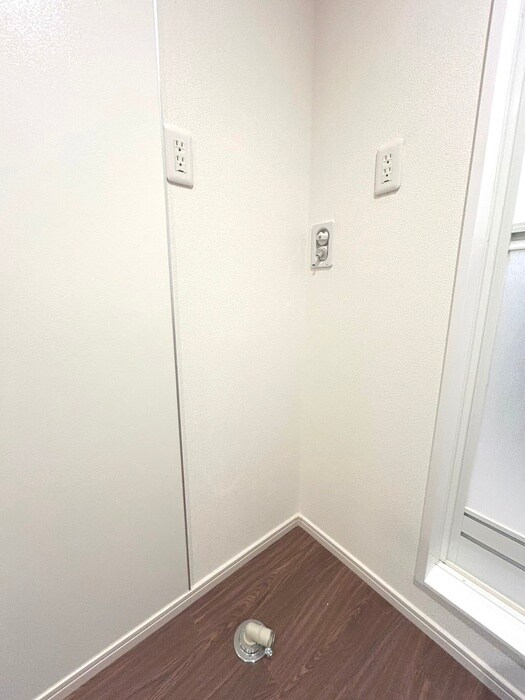 物件内観写真13　(洗濯機置場)