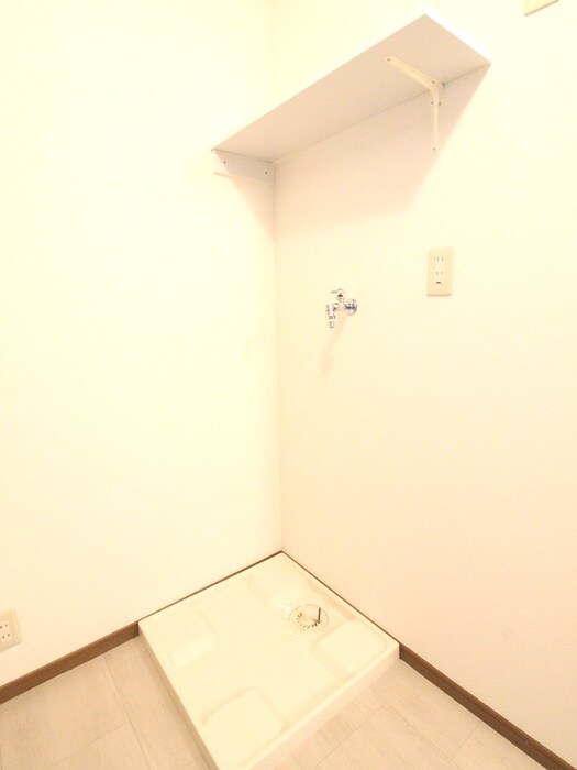 物件内観写真14　(洗濯機置場)