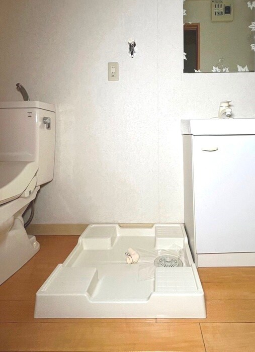 物件内観写真14　(洗濯機置場)