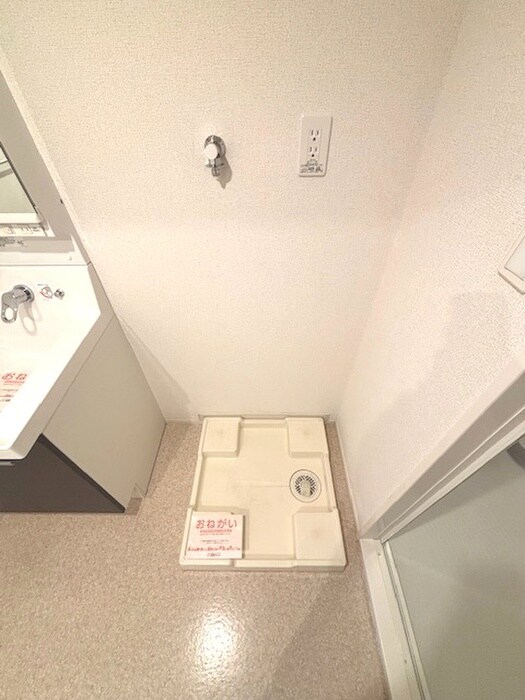 物件内観写真12　(洗濯機置場)