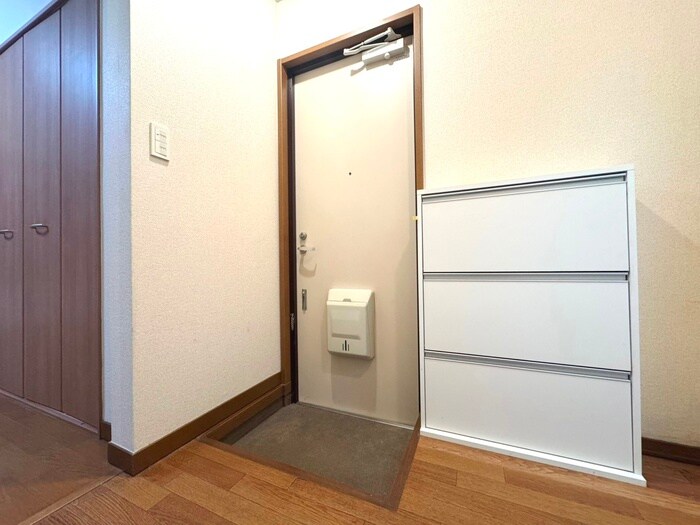 物件内観写真15　(玄関)