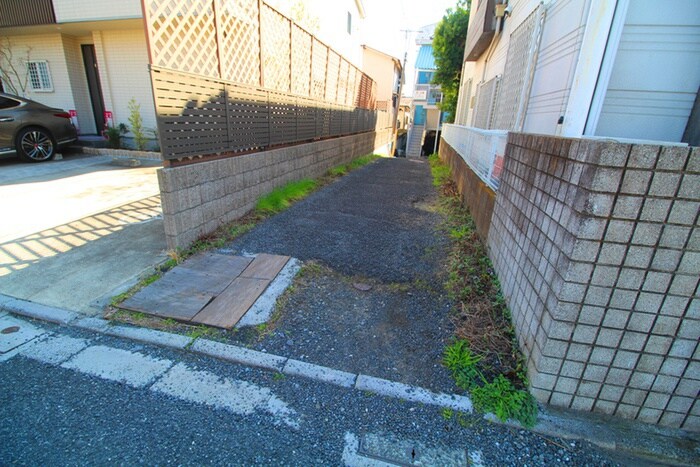 物件外観写真5　(エントランス部分)