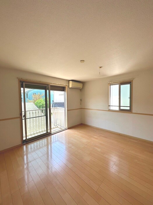 物件内観写真7　(室内からの展望)