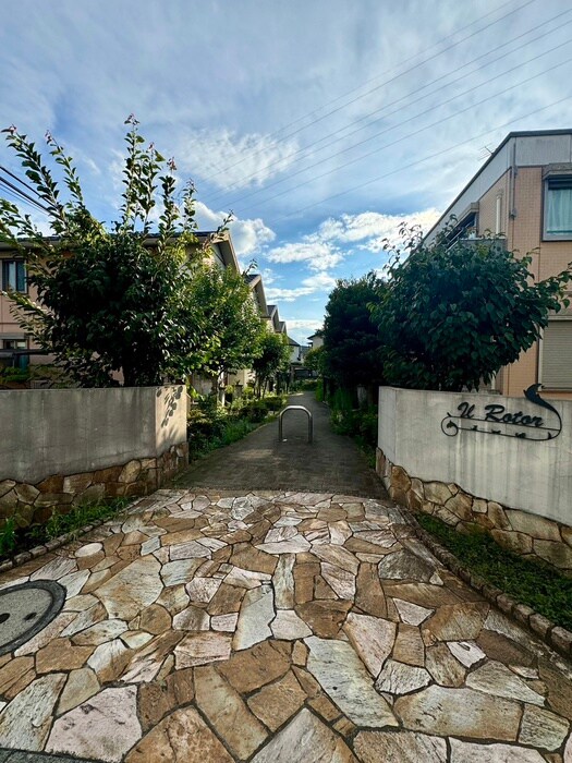 物件外観写真5　(エントランス部分)