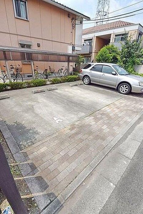 物件外観写真6　(駐車場)