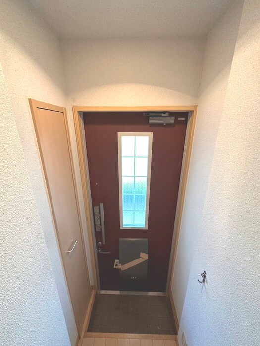 物件内観写真11　(玄関)