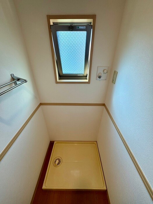 物件内観写真16　(洗濯機置場)