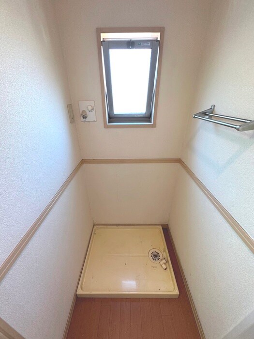 物件内観写真20　(洗濯機置場)