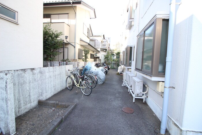 物件外観写真4　(駐輪場)