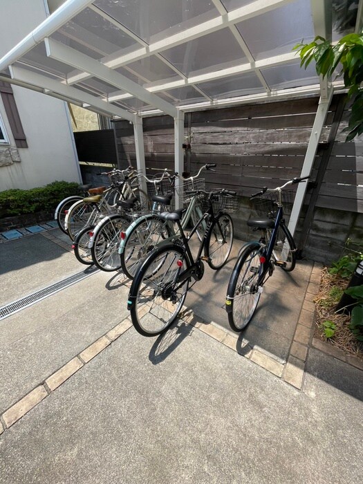 物件外観写真5　(駐輪場)