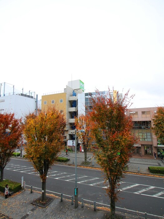 物件内観写真11　(室内からの展望)