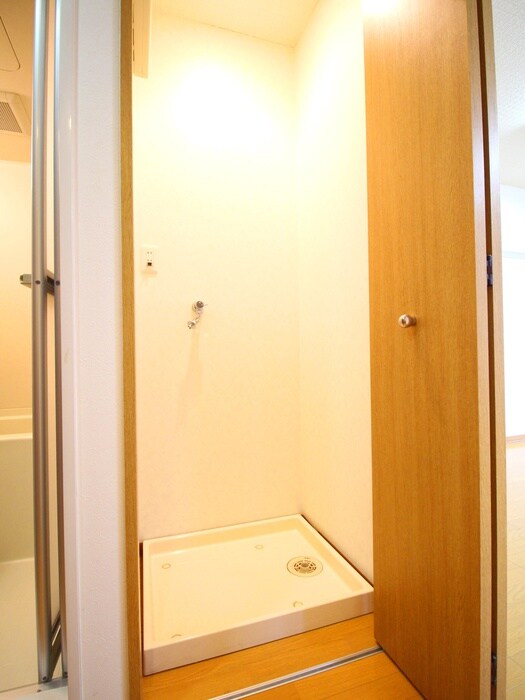 物件内観写真16　(洗濯機置場)